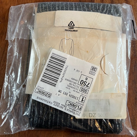 Emilio Cavallini Black Striped T-Shirt Small Medium Vintage Victoria’s Secret - Picture 4 of 6